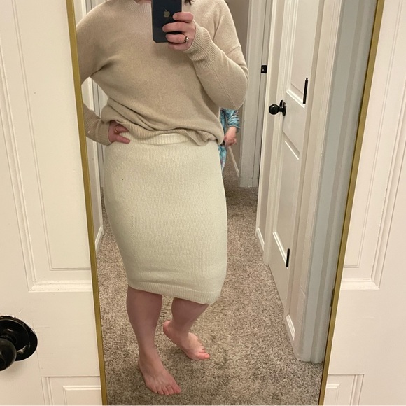 TOM FORD CASHMERE knit knee length pencil skirt. Winter white/ creamy white - Picture 5 of 7